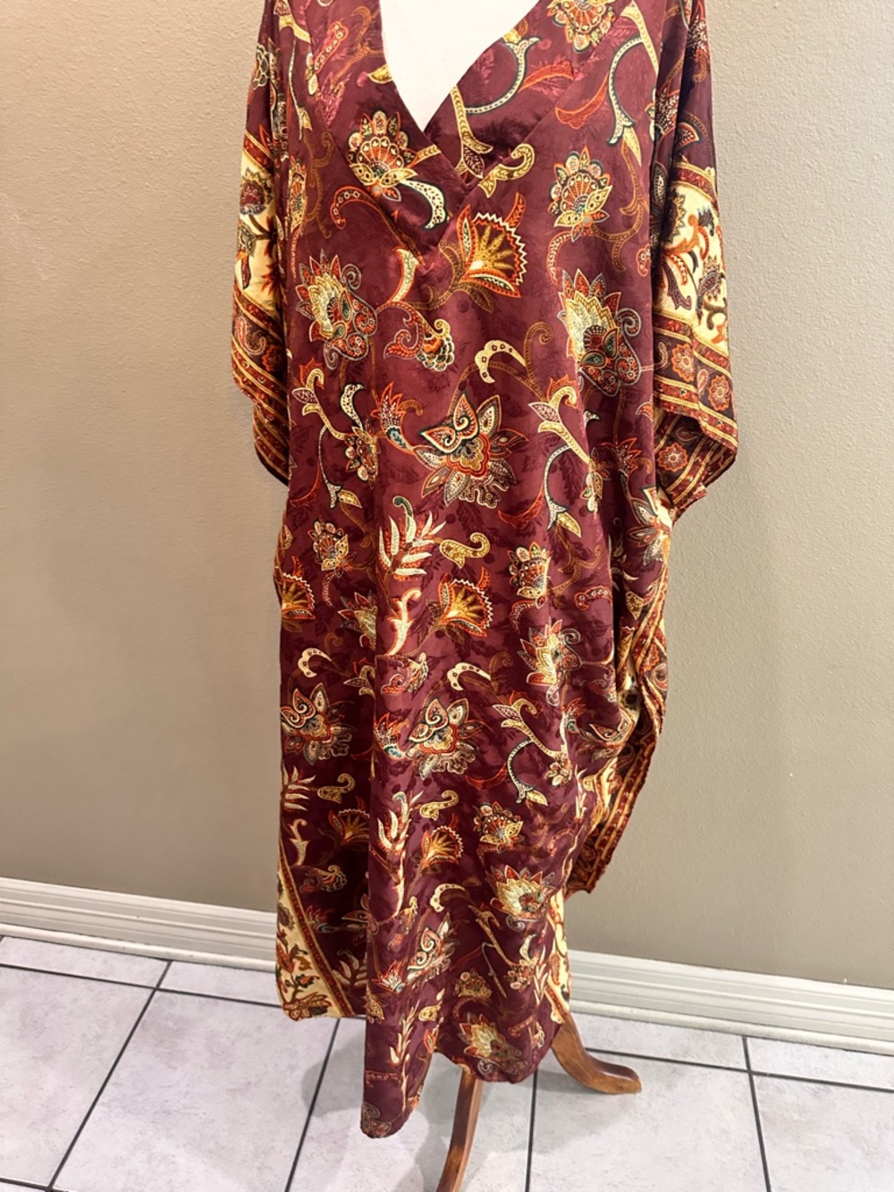 Simply Basic Vintage Boho Paisley V-Neck Kaftan in Burgundy Gold One Size - Picture 11 of 16